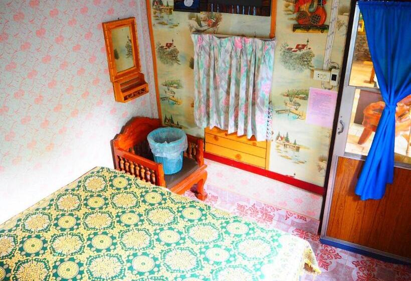 Пансион Three J Guesthouse