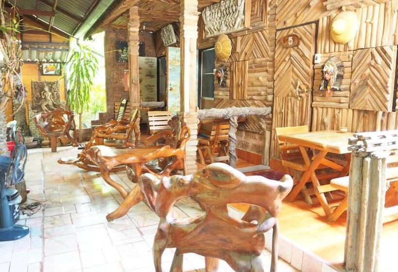 Пансион Three J Guesthouse