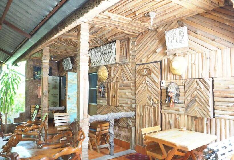 Пансион Three J Guesthouse