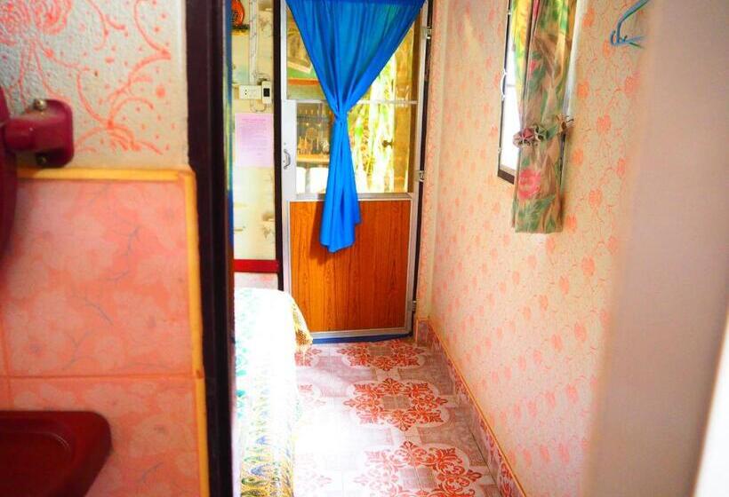 Пансион Three J Guesthouse