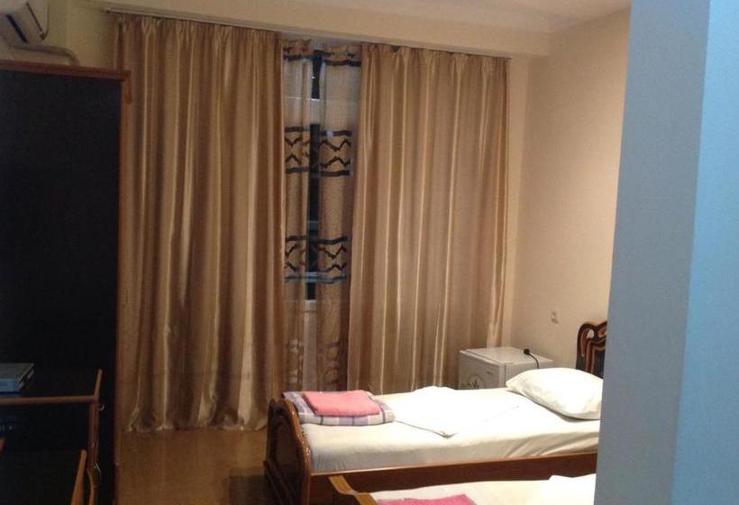 هاستل Chito Gvrito