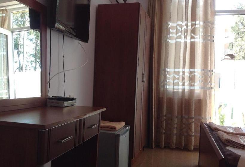 هاستل Chito Gvrito