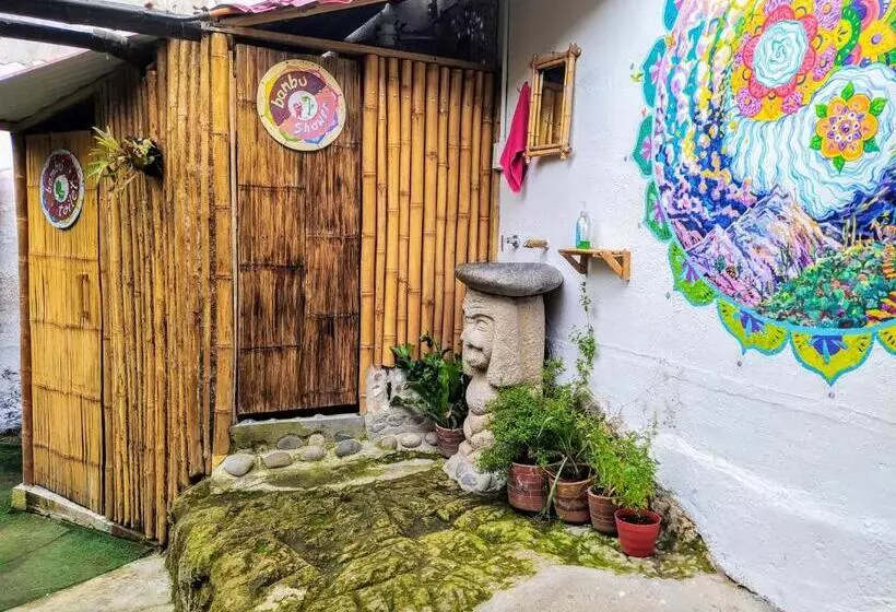 ユースホステル Hostal Bambu