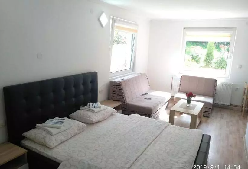 پانسیون Apartments & Rooms Bojic