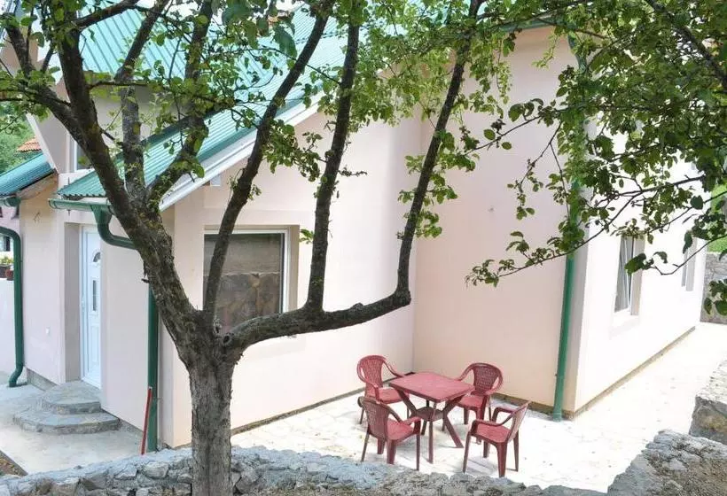 پانسیون Apartments & Rooms Bojic