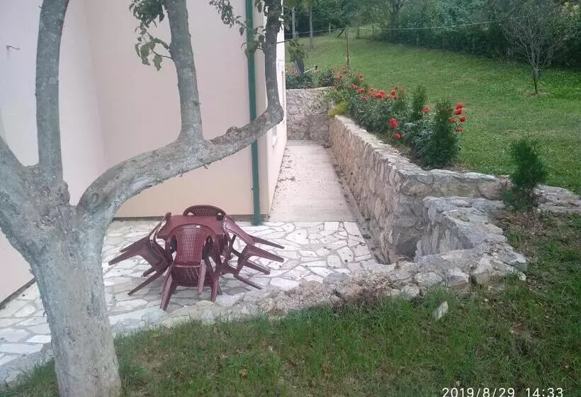 پانسیون Apartments & Rooms Bojic