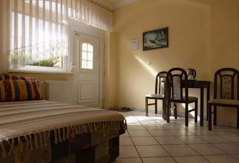 پانسیون Gostišče Pri Dveh Petelinih