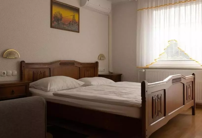 پانسیون Gostišče Pri Dveh Petelinih