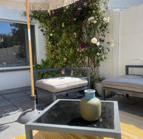 ペンション Guesthouse Poppies