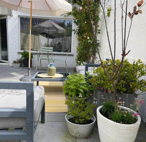 ペンション Guesthouse Poppies