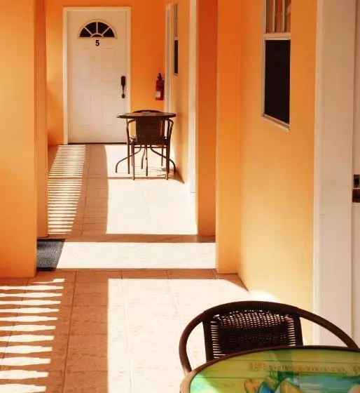 پانسیون Aupic Paradise