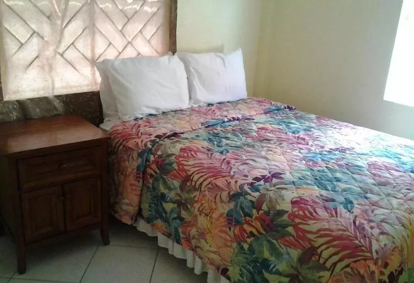 پانسیون Aupic Paradise