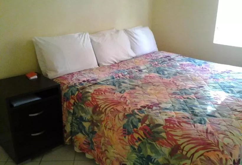 پانسیون Aupic Paradise