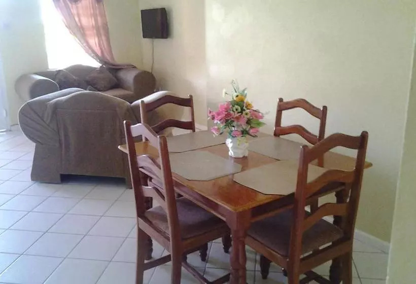 پانسیون Aupic Paradise