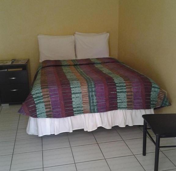 پانسیون Aupic Paradise