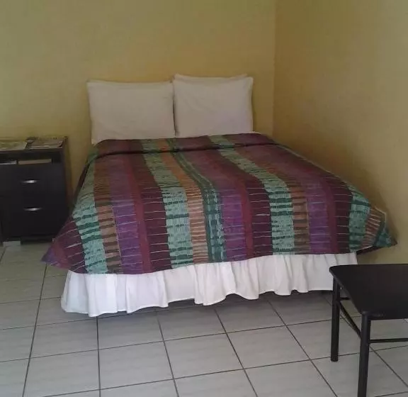 پانسیون Aupic Paradise