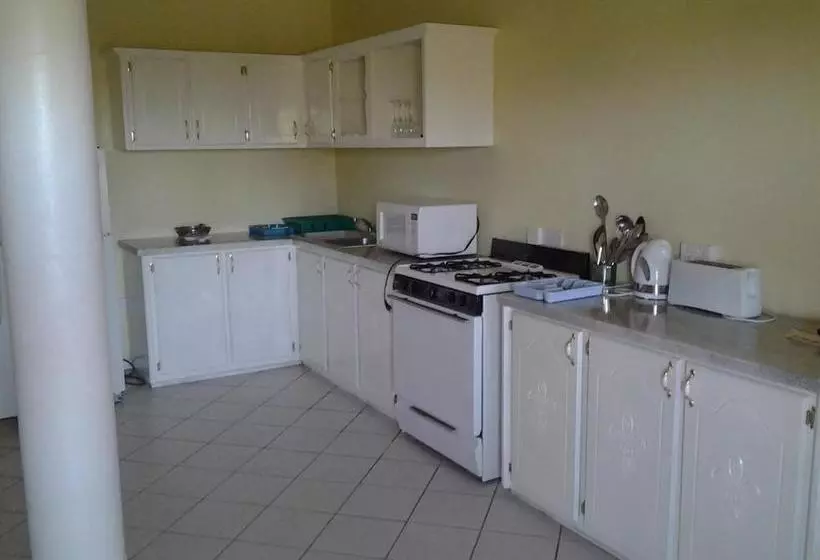 پانسیون Aupic Paradise