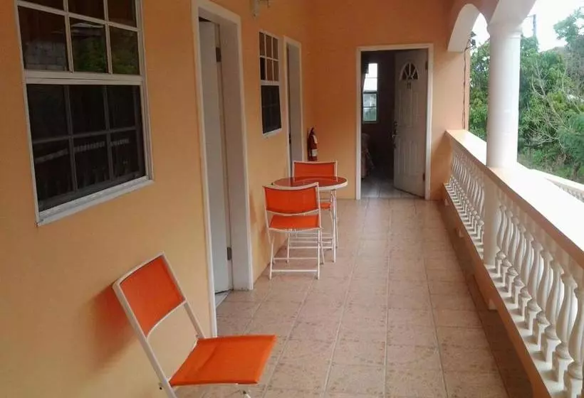 پانسیون Aupic Paradise