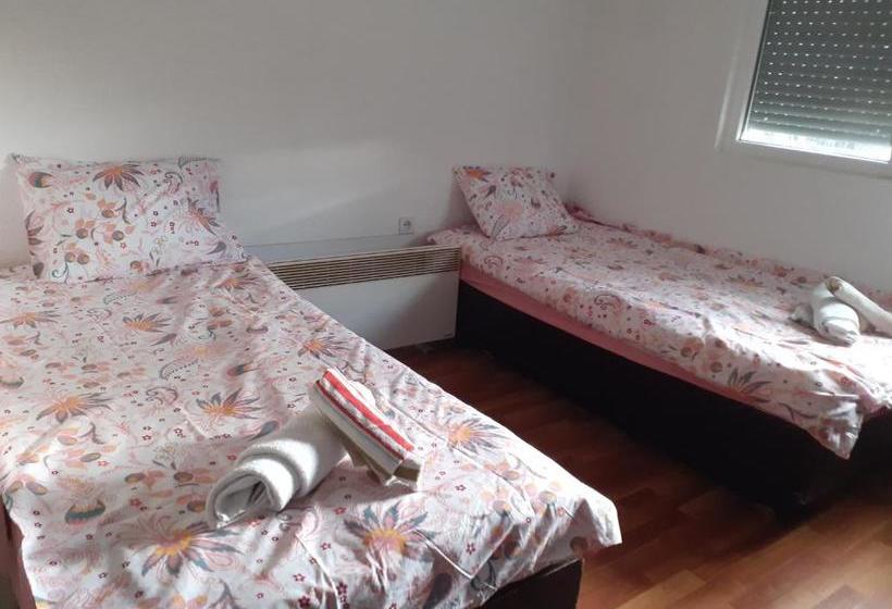 پانسیون Guest House Zarnovel Palace