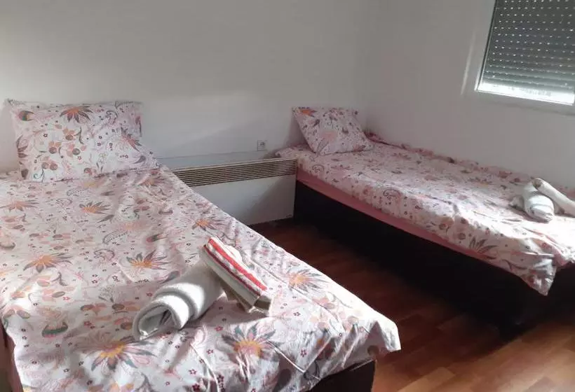 پانسیون Guest House Zarnovel Palace