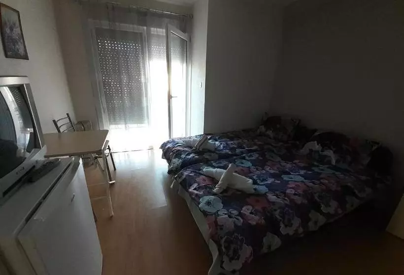 پانسیون Guest House Zarnovel Palace