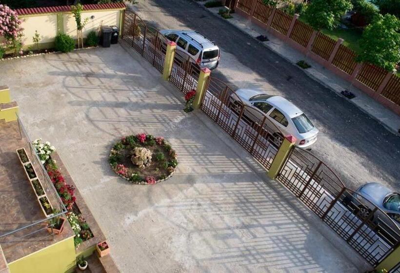 بنسيون Vila Elva