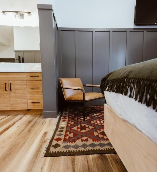 旅馆 The Flying Steamshovel Inn