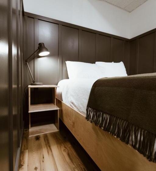 旅馆 The Flying Steamshovel Inn