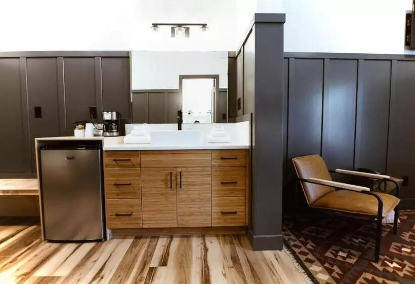 Retkeilymaja The Flying Steamshovel Inn