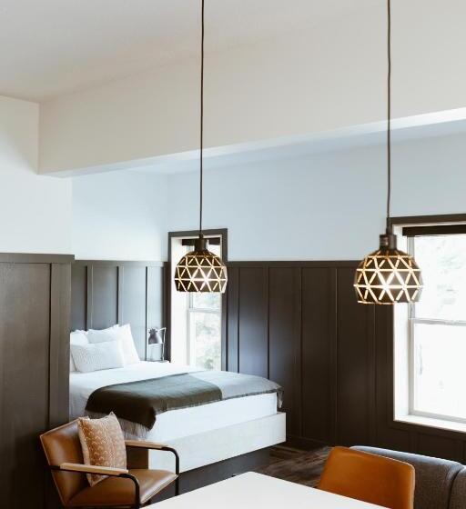 旅馆 The Flying Steamshovel Inn