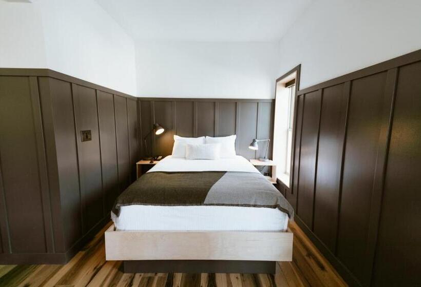 旅馆 The Flying Steamshovel Inn