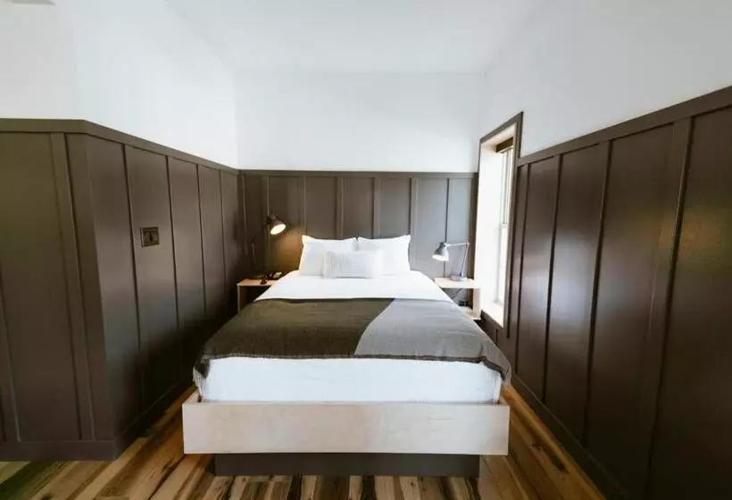 Retkeilymaja The Flying Steamshovel Inn