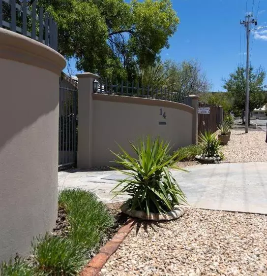 Majatalo Ons Huisie   No Loadshedding