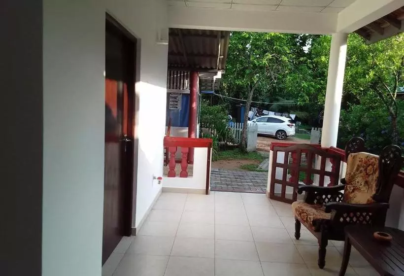 پانسیون Thusara Guesthouse