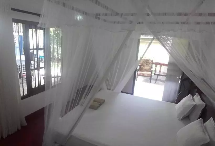 پانسیون Thusara Guesthouse