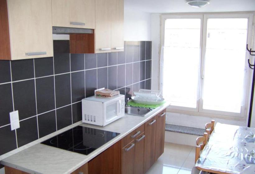 פנסיון Alpesi Apartman Downtown