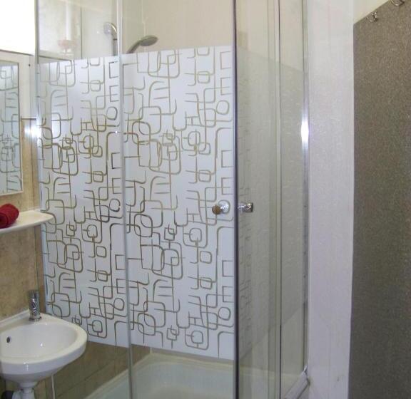 פנסיון Alpesi Apartman Downtown