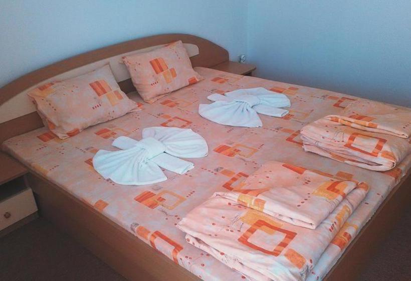 پانسیون Guest House Malkata Stopanka