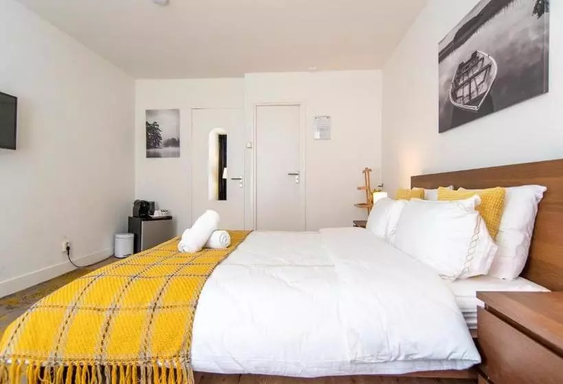 Majatalo Guesthouse Citydrop, Flower Market