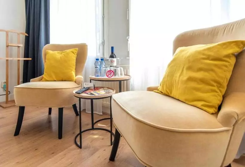 Majatalo Guesthouse Citydrop, Flower Market