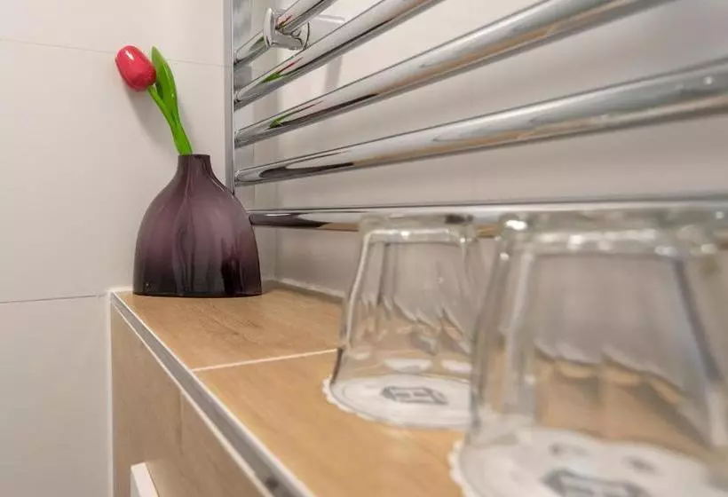 Majatalo Guesthouse Citydrop, Flower Market