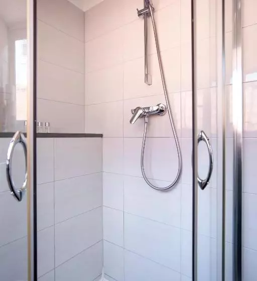 Majatalo Guesthouse Citydrop, Flower Market