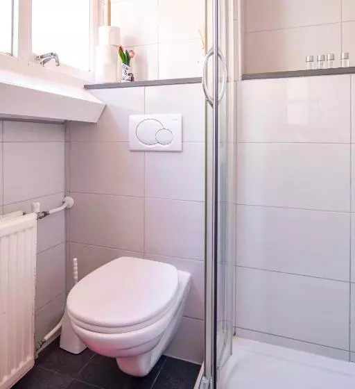 Majatalo Guesthouse Citydrop, Flower Market