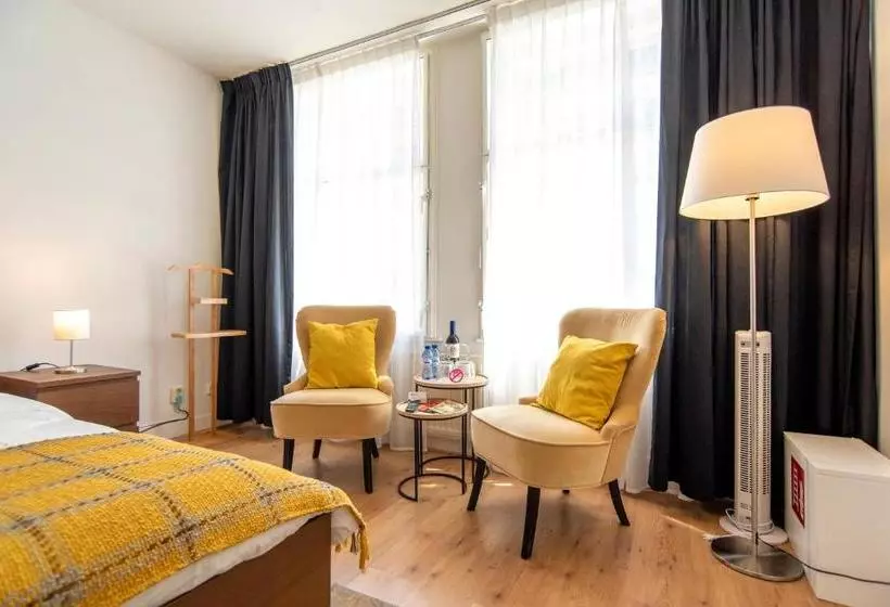 Majatalo Guesthouse Citydrop, Flower Market