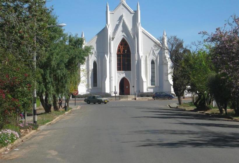بنسيون Ladismith Manor