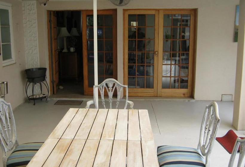 بنسيون Ladismith Manor