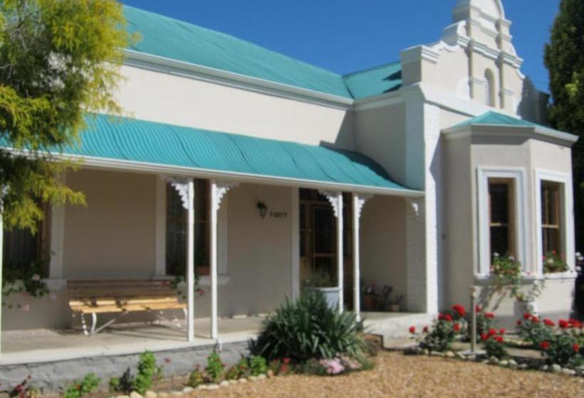 بنسيون Ladismith Manor