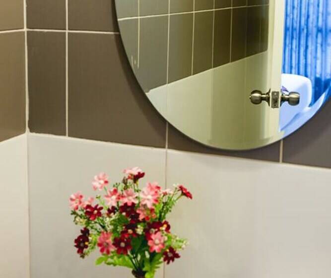 הוסטל Chalong Boutique Inn