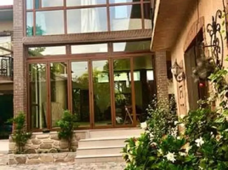 پانسیون Batumi Wonderland Guest House