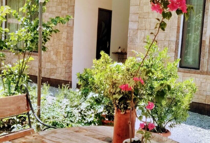 پانسیون Batumi Wonderland Guest House